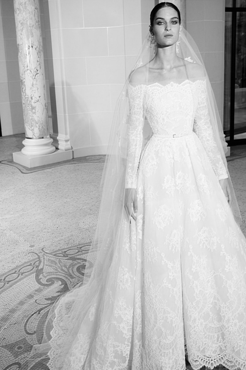 elle-saab-bridal-wedding-dress-fall-2019-04_0